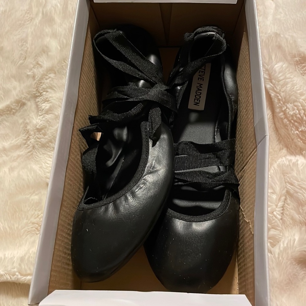 New lace up flats